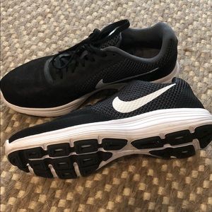 Nike Tennis Shoes size 8